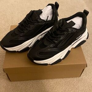Steve Madden Possession B&W sneakers